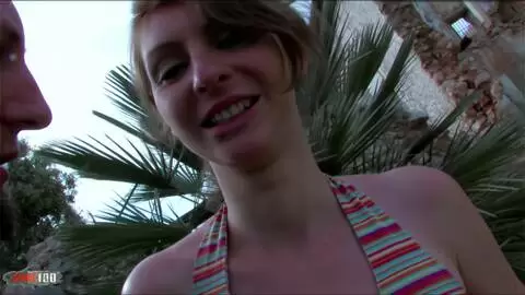 Baise anale extreme dans le pick-up avec la petite française Leane Fontaine  photo 02