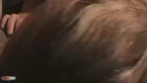 Rouquine fait un strip sensuel  photo 03