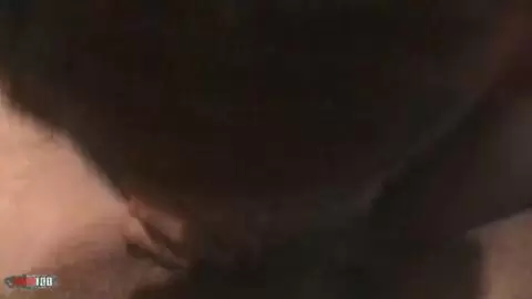 Rouquine fait un strip sensuel  photo 05