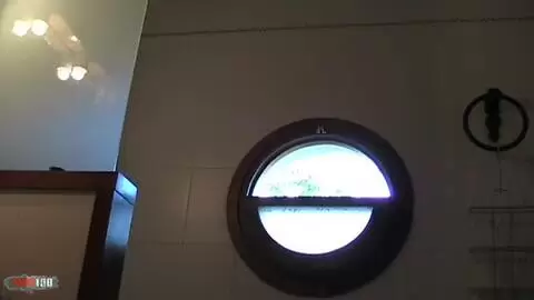 La magnifique rousse Lena Harrys faisant un striptease dans la douche  photo 16