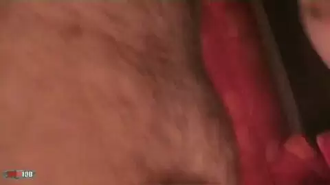 La ravissante rousse Lena Harrys pose sur le lit  photo 15