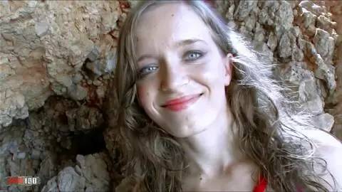 Lena Luminescente en Legging super sexy se fait enculer sur les rochers photo 01