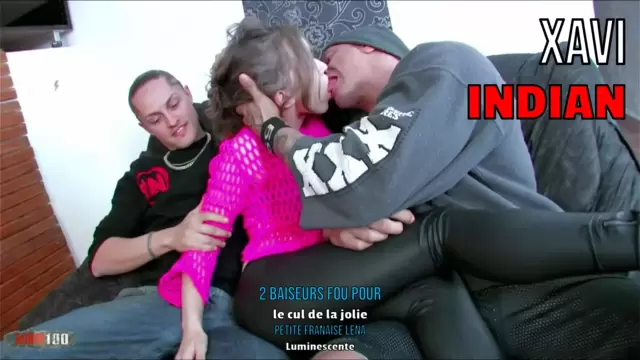 2 baiseurs fou pour le cul de la jo...