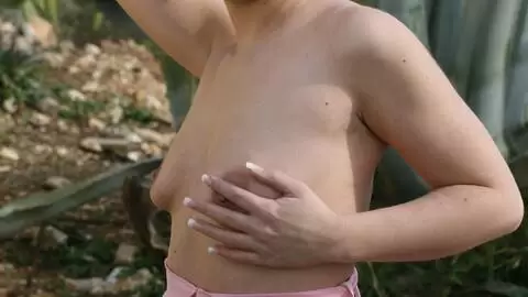 Strip paradisiaque d'une teen photo 6