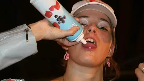 La superbe Lille 2006 faisant un striptease  photo 15