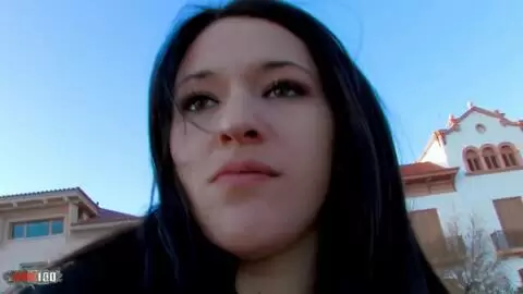 Superbe française à gros seins naturels et corps de folie baisée dans un bar photo 01