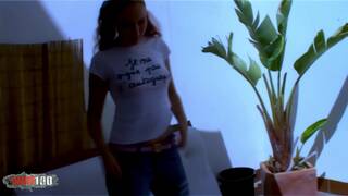 Une petite rousse sauvageonne 