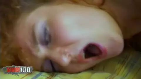 La jeune rousse Lola Bella  se fait enculer pour quelques billets dans le camping car   - remasterisé photo 08