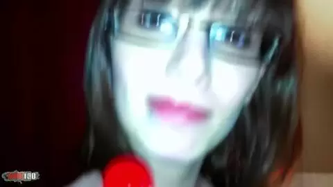 Brune à gros seins française Lola Vinci baisée dans les chiottes de la fête photo 01