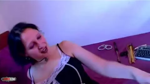 Jeux de domination entre deux grosses lesbiennes