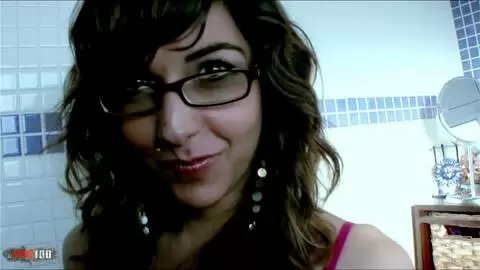 Soirée chaude : Lou Charmelle, pornstar française, encaisse anal et grosse baise photo 03