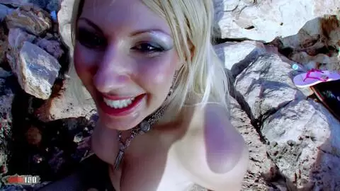 Love Crystale, gros seins, se fait enculer à la plage photo 16