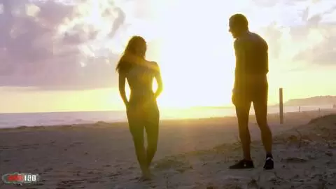 La sublime espagnole Lucia Nieto baise sur une plage publique photo 16