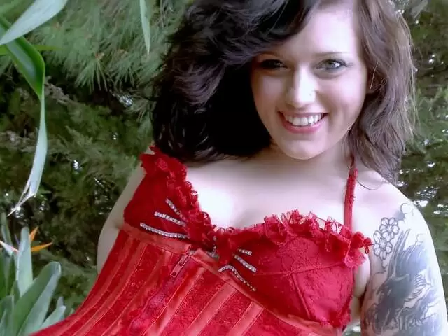 La jolie Lulu Pretel se dévoile  photo 1