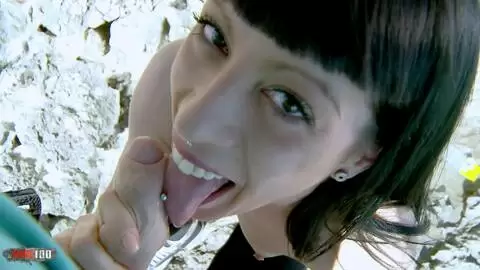 Baise en plein air avec une jolie jeune latina Luzy MISS photo 01