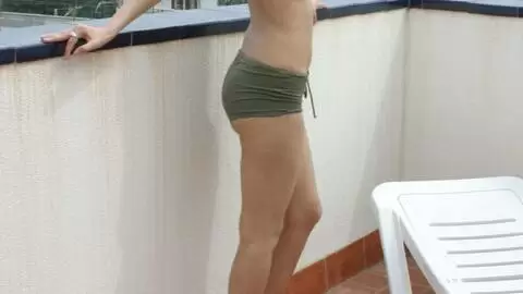 La ravissante petite arabe Lyam se déshabillant  photo 11