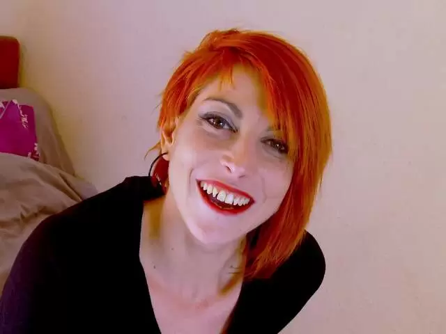 Interview porno en video avec Lyza Vondee  photo 1