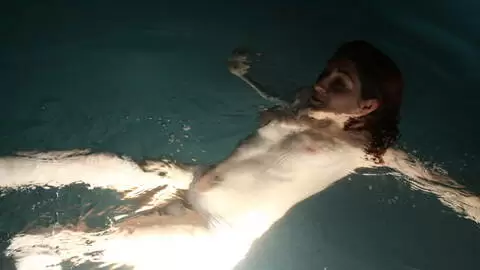 La belle petite à gros nichons Mademoiselle Lilith fait un strip devant la piscine  photo 5