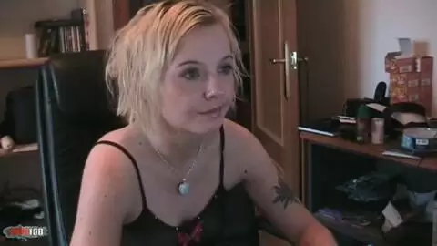 La ravissante blonde Maeva Blue se dévoile  photo 01