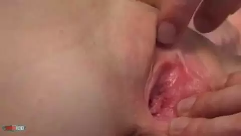 Une jeune amatrice suce une grosse bite et se fait sauter photo 05