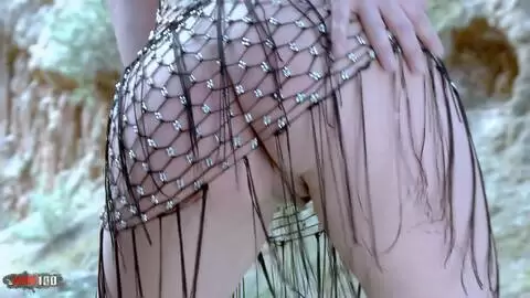 La belle MILF brune à gros seins Margaux Lenoir faisant un striptease en pleine forêt  photo 03