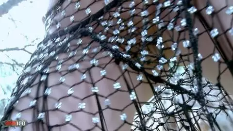 La belle MILF brune à gros seins Margaux Lenoir faisant un striptease en pleine forêt  photo 11