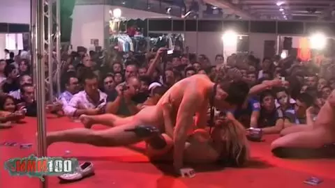 Scène porno en public au festival de Barcelone photo 10