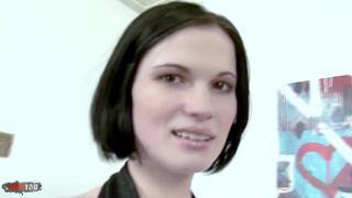 Superbe jeune brunette russe s