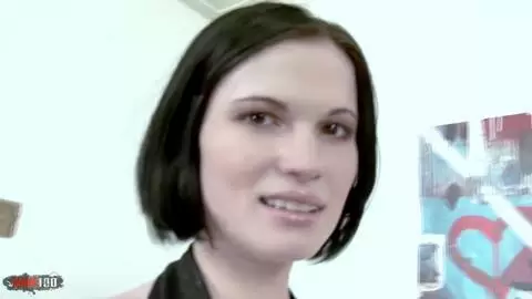 Superbe jeune brunette russe se fait défoncer le cul par une grosse bite photo 01