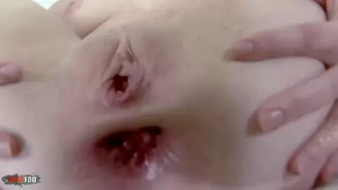 Superbe jeune brunette russe se fait défoncer le cul par une grosse bite photo 10