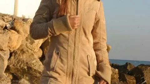 La magnifique teen blonde Marta se dénude sur la plage  photo 5