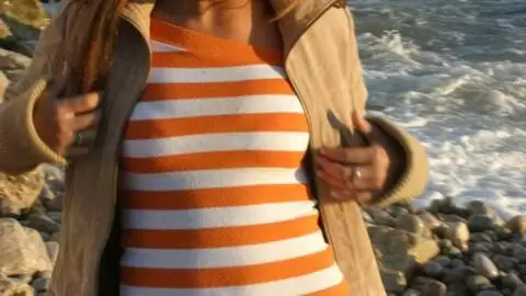 La magnifique teen blonde Marta se dénude sur la plage  photo 7