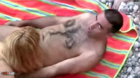 La belle MILF blonde Martina Vidal se dénude  photo 05