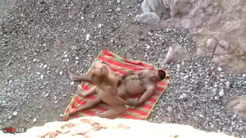 La belle MILF blonde Martina Vidal se dénude  photo 08