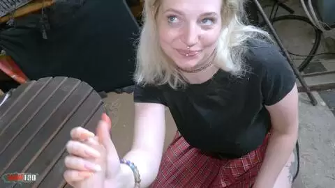 100% anal au garage : la jeunette Matylde se fait enculer par Terry photo 1