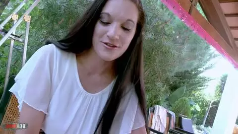 Sexe sur le canapé avec la brune française maigre Megan photo 01