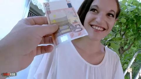 Sexe sur le canapé avec la brune française maigre Megan photo 02