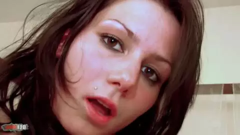 Bonne baise avec l'incroyable jeune brune française naturelle Mia Moore photo 01