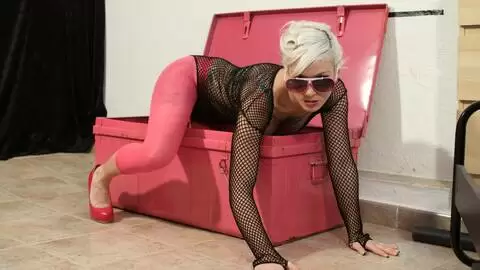 La jolie petite blonde Milky pose  photo 14