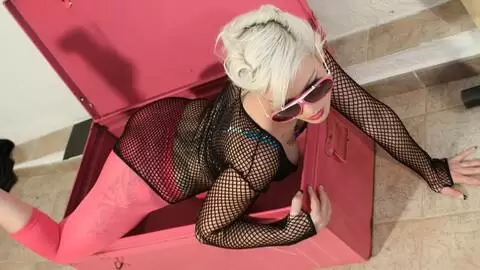 La jolie petite blonde Milky pose  photo 16