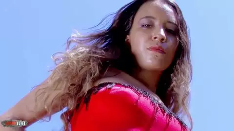 La magnifique teen beurette Misa Morgane faisant un striptease devant la piscine  photo 02