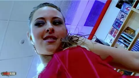 L'aventure anale intense de la petite française Moana Mendez dans un club vidéo avec Jorge Fernandez photo 04