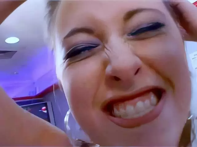 Moana Mendez montre ses seins  photo 1