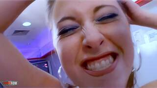 Moana mendez montre ses seins 