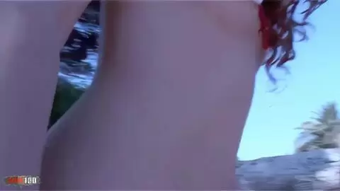 Monica Ledesma, jeune amatrice sexy, se déshabille dans une ferme sexy. photo 03