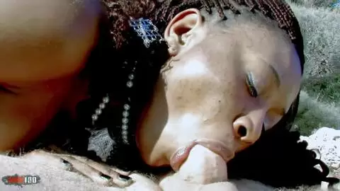 Baise à la plage avec une spectaculaire jeune black au corps huilé : Nancy Love photo 15