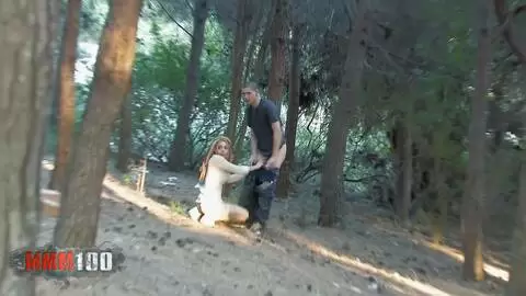 Un voyeur filme en mec se faisant sucer dans les bois photo 16