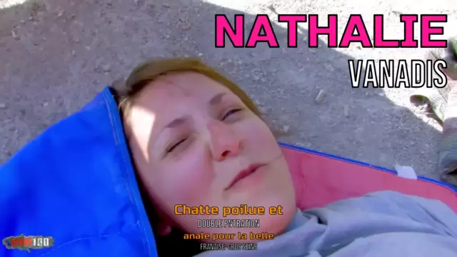 Chatte poilue et double pénétration anale pour la belle française à gros seins Nathalie Vanadis