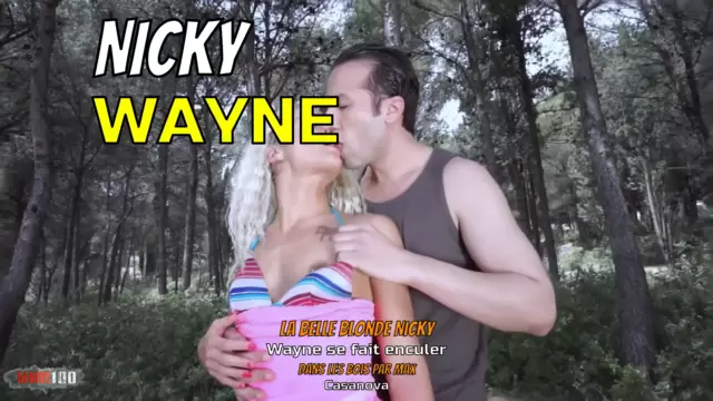 La belle blonde Nicky Wayne se fait enculer dans les bois par Max Casanova