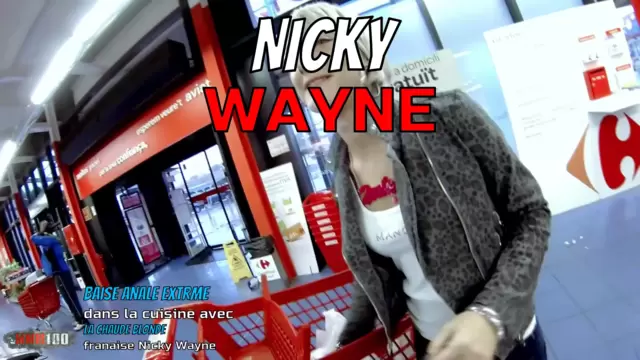 Baise anale extrême dans la cuisine avec la chaude blonde française Nicky Wayne